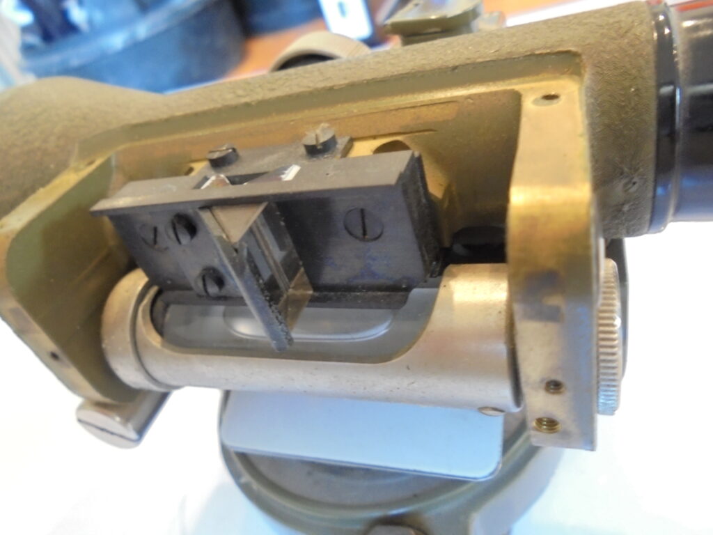 mécanisme de miroirs réfléchissants